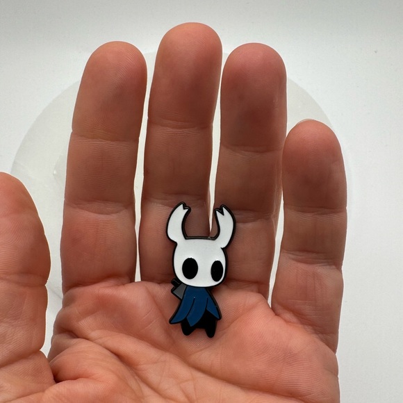 Hollow Knight Retro Cartoon Enamel Pin Brooch - Picture 3 of 6